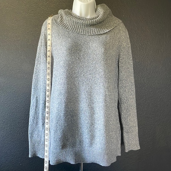 Grey sweater - Picture 2 of 8